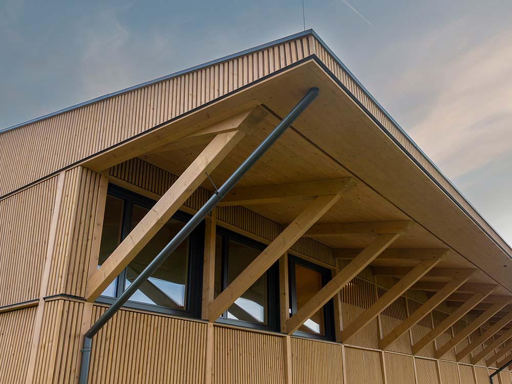 Neubau Produktionsgebäude und Kelter auf der Insel Reichenau in Holzbauweise mit PV‑Anlage und begrünter Dachfläche — Neubau, Kelter, Holzbauweise.