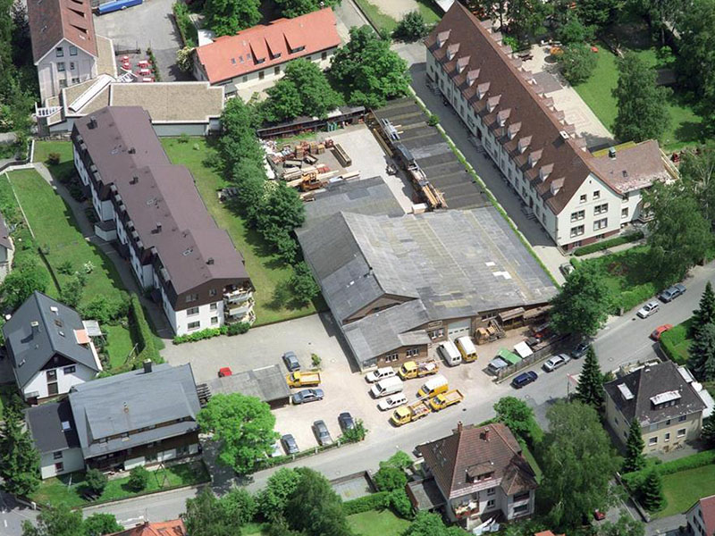 Luftbild der Ettwein Firmengebäude und Produktionsflächen — Ettwein Zimmerei, Familienbetrieb, Holzbau, Handwerksbetrieb.