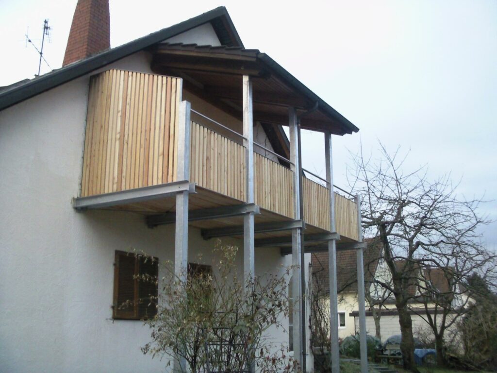 Balkon-Stahl-Holz