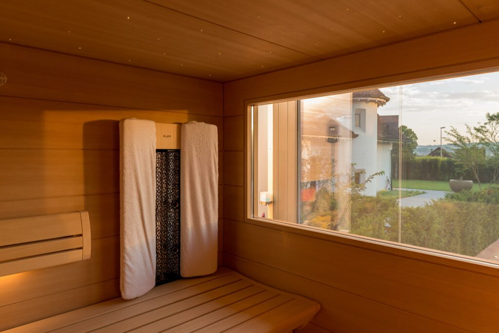 Luxus Wellness Poolhaus mit Sauna - Ettwein Gartenlounge