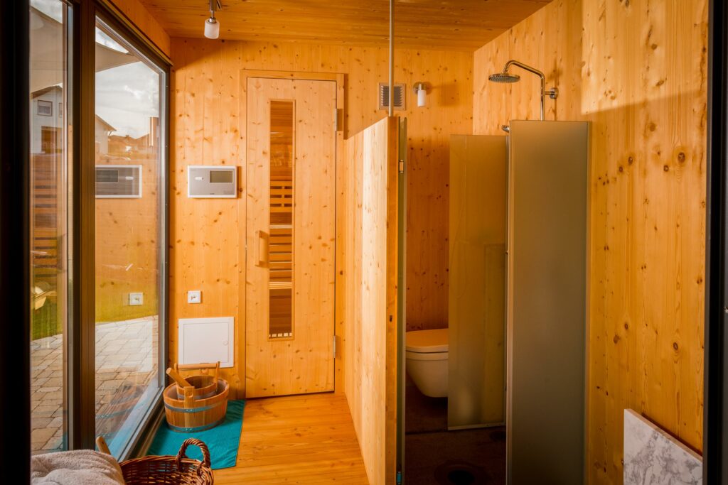 Design-Gartenhaus mit luxuriöser Wellness Ausstattung