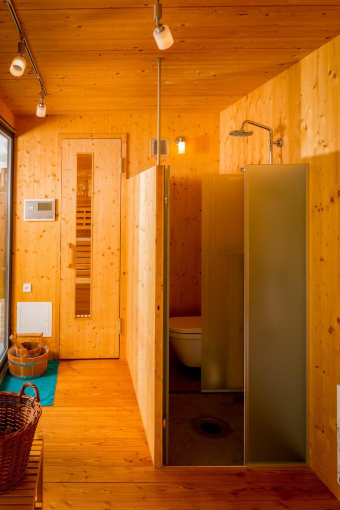 Design-Gartenhaus mit luxuriöser Wellness Ausstattung