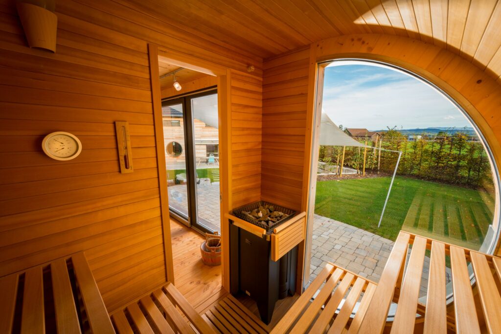 Design-Gartenhaus mit luxuriöser Wellness Ausstattung