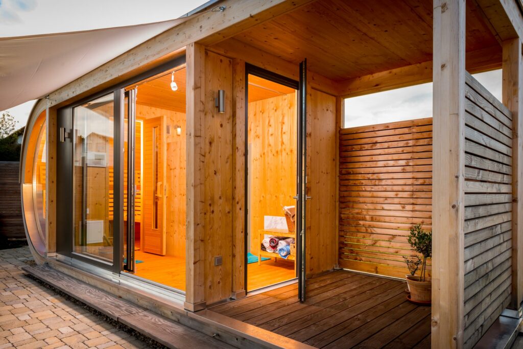 Design-Gartenhaus mit luxuriöser Wellness Ausstattung