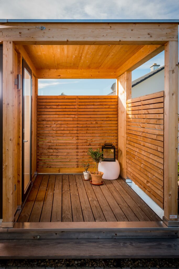 Design-Gartenhaus mit luxuriöser Wellness Ausstattung