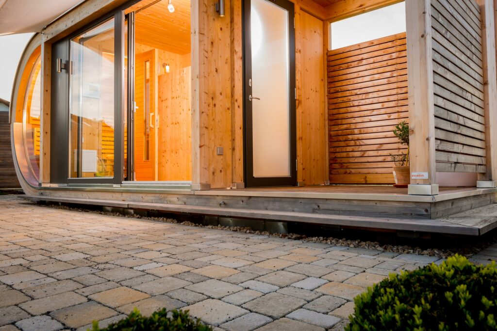 Design-Gartenhaus mit luxuriöser Wellness Ausstattung