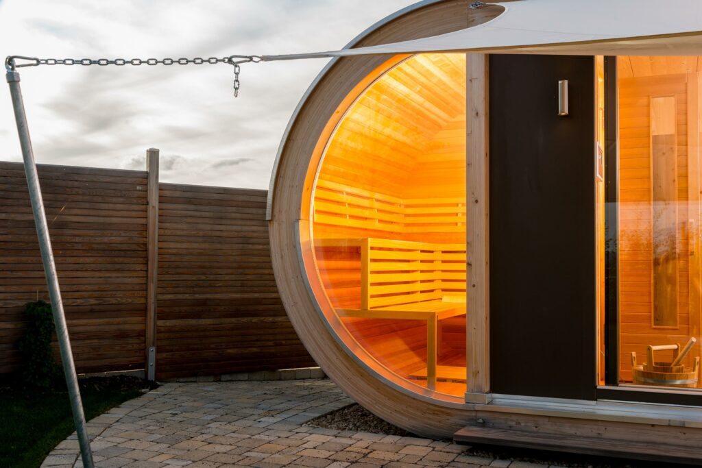 Design-Gartenhaus mit luxuriöser Wellness Ausstattung