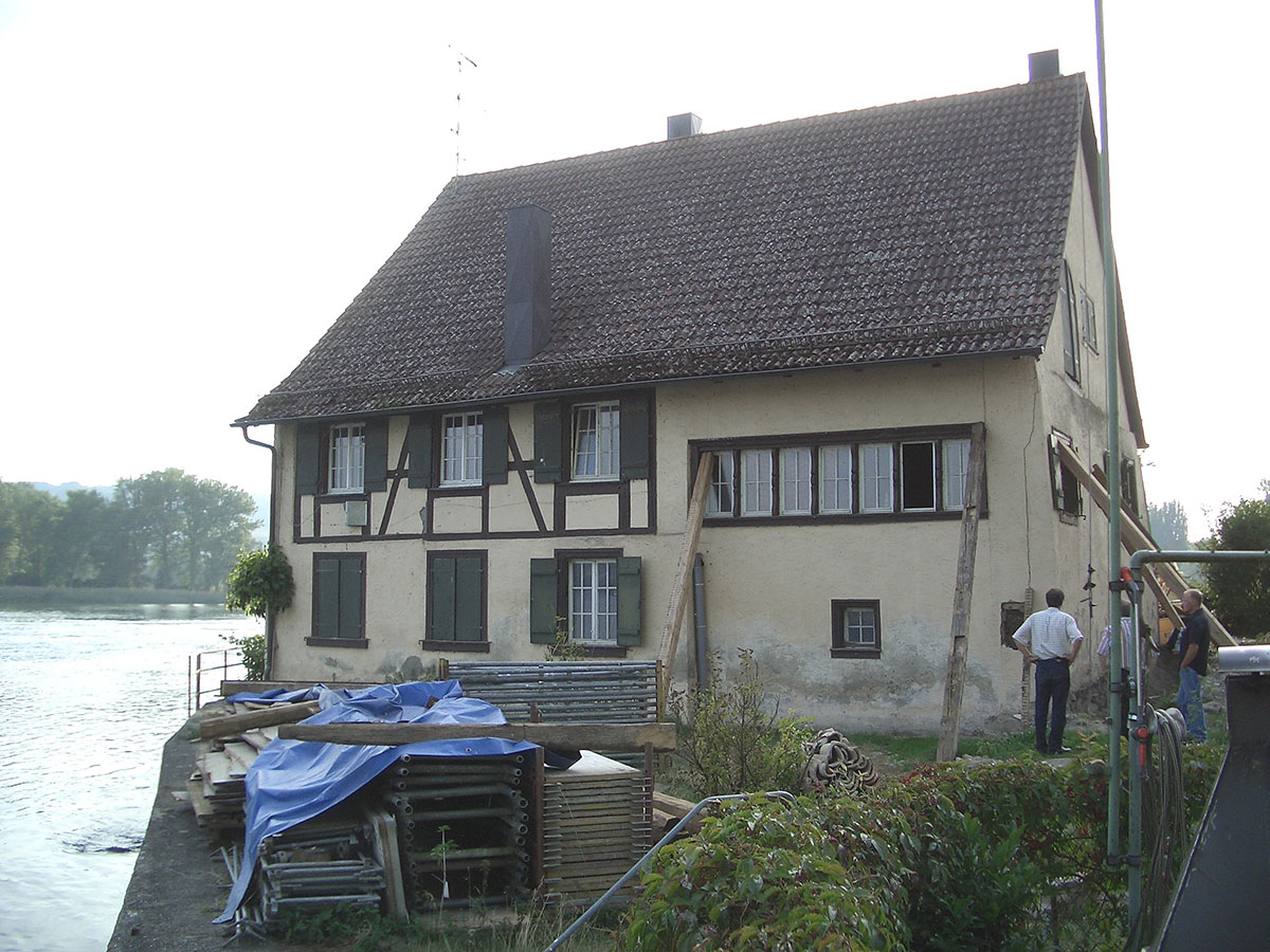 Restauration komplett, historisches Gebaeude am Bodensee